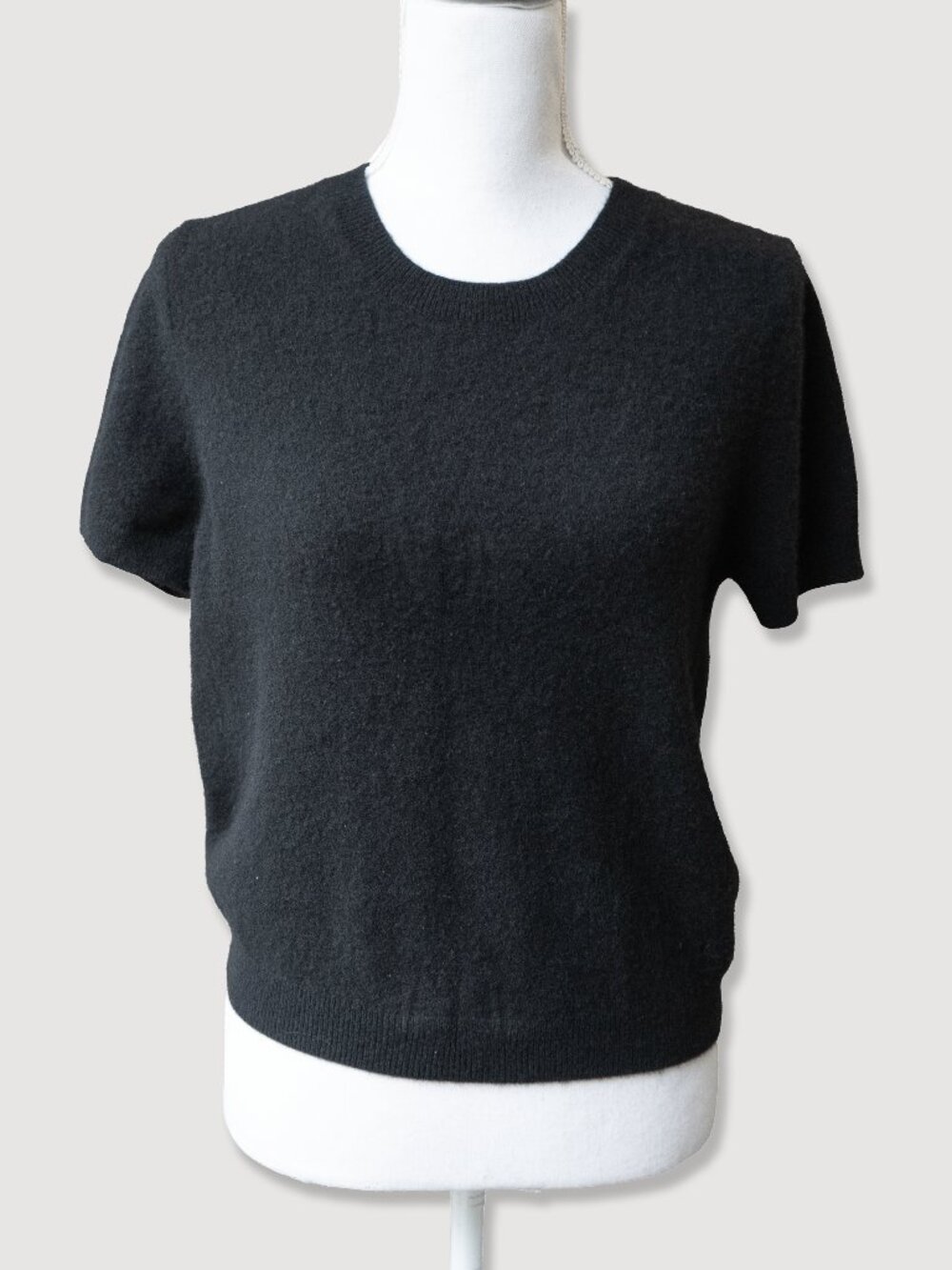 Quince Black Monogolian Cashmere Tee Classic Short Sleeve Crew Neck Pull Over